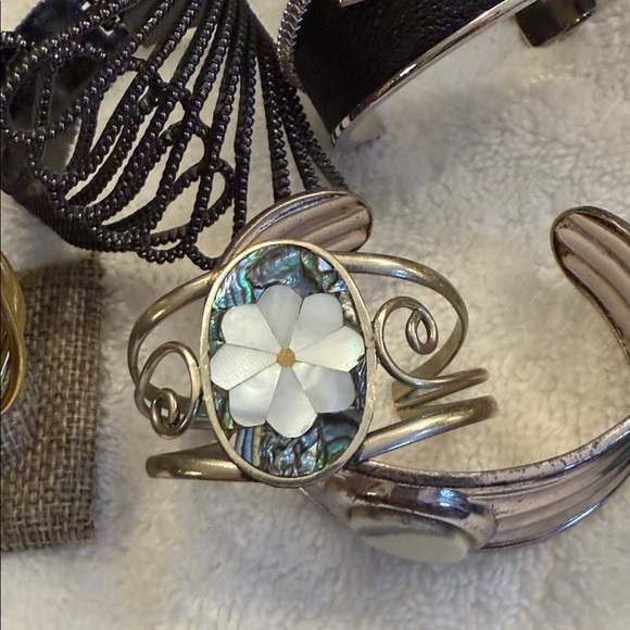 Come dig with me.  Unlisted gorgeousness in every price range. - Picture 10 of 16